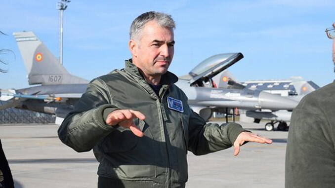 Can withstand sponsored Idol Comandorul Cătălin Micloș este, oficial, comandantul Bazei 86 Aeriană Borcea